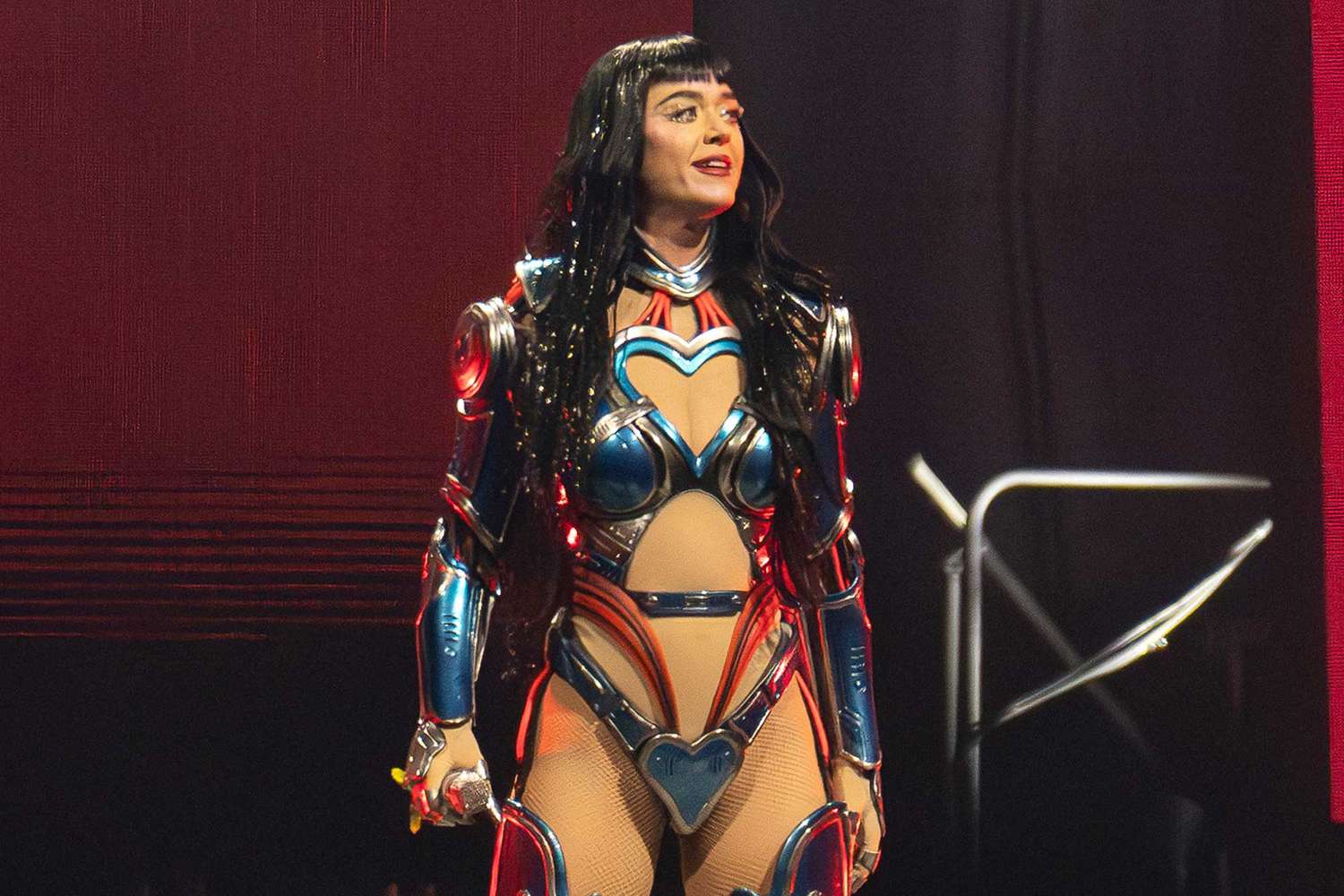 Katy Perry cries on stage following cut up from Orlando Bloom