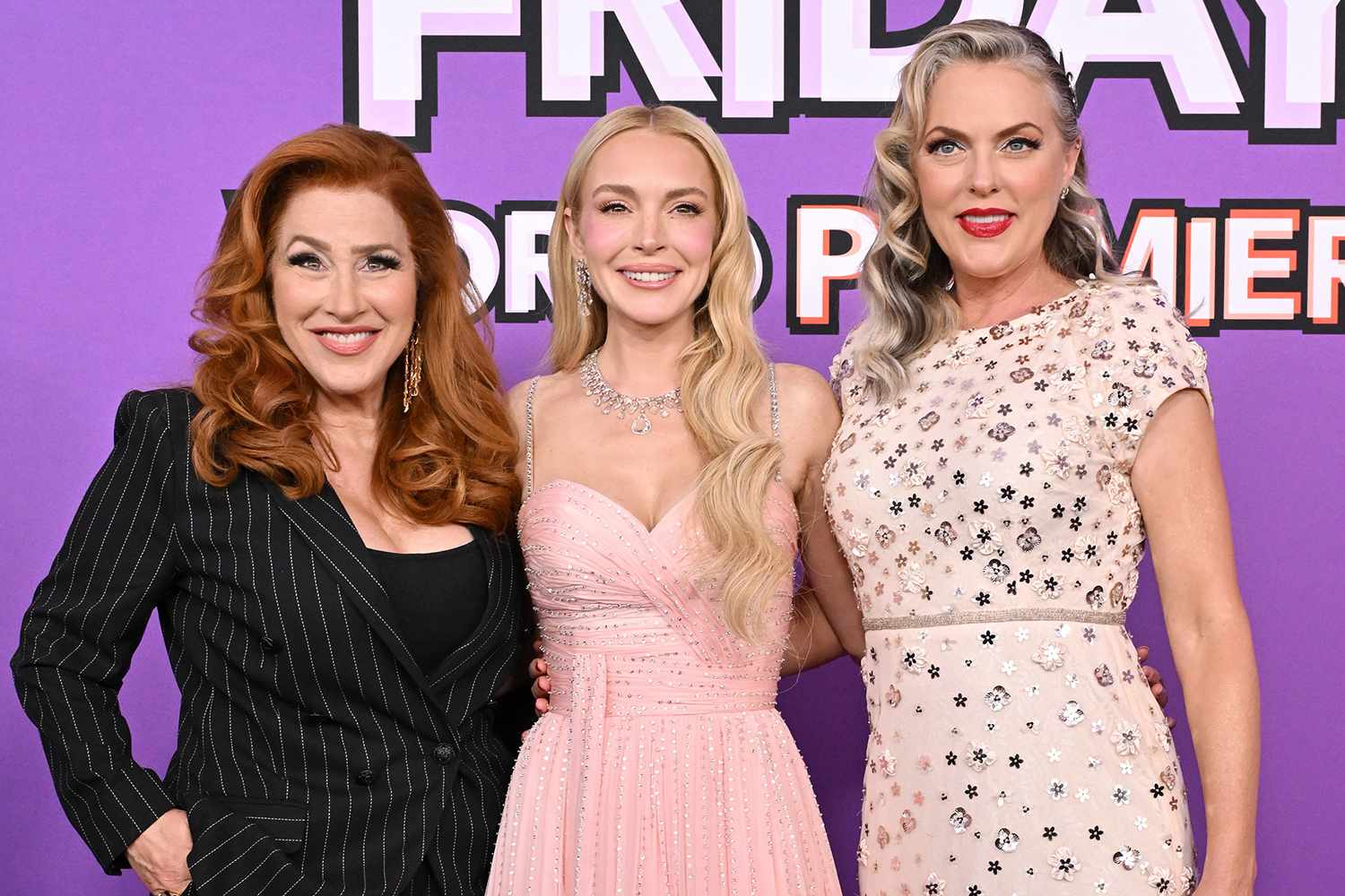 See Lindsay Lohan’s candy “Father or mother Lure” reunion with Lisa Ann Walter, Elaine Hendrix 27 years later: ‘So proud’