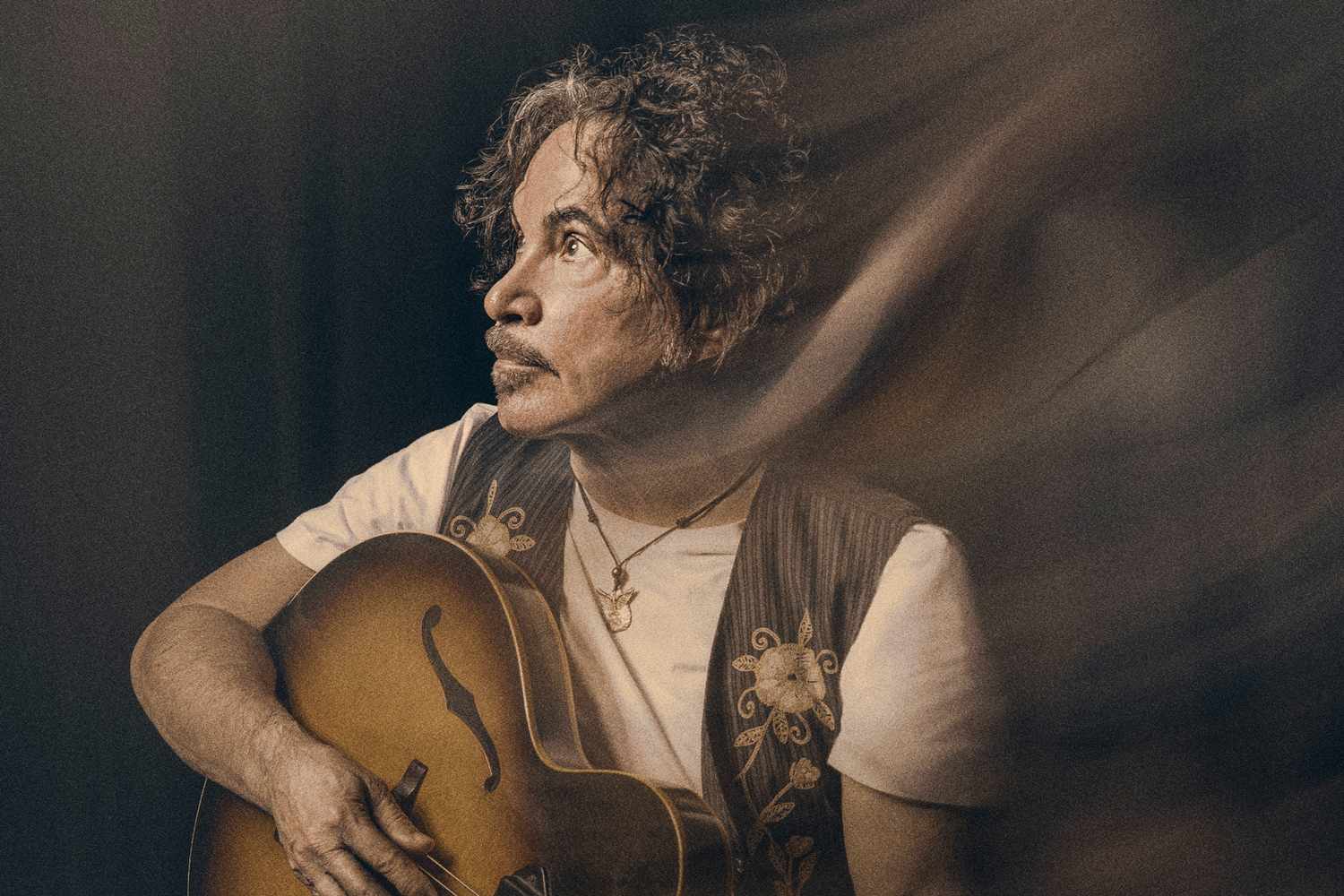 How John Oates discovered a ‘silver lining’ within the darkness — and inspiration from a tarot card — for his new album