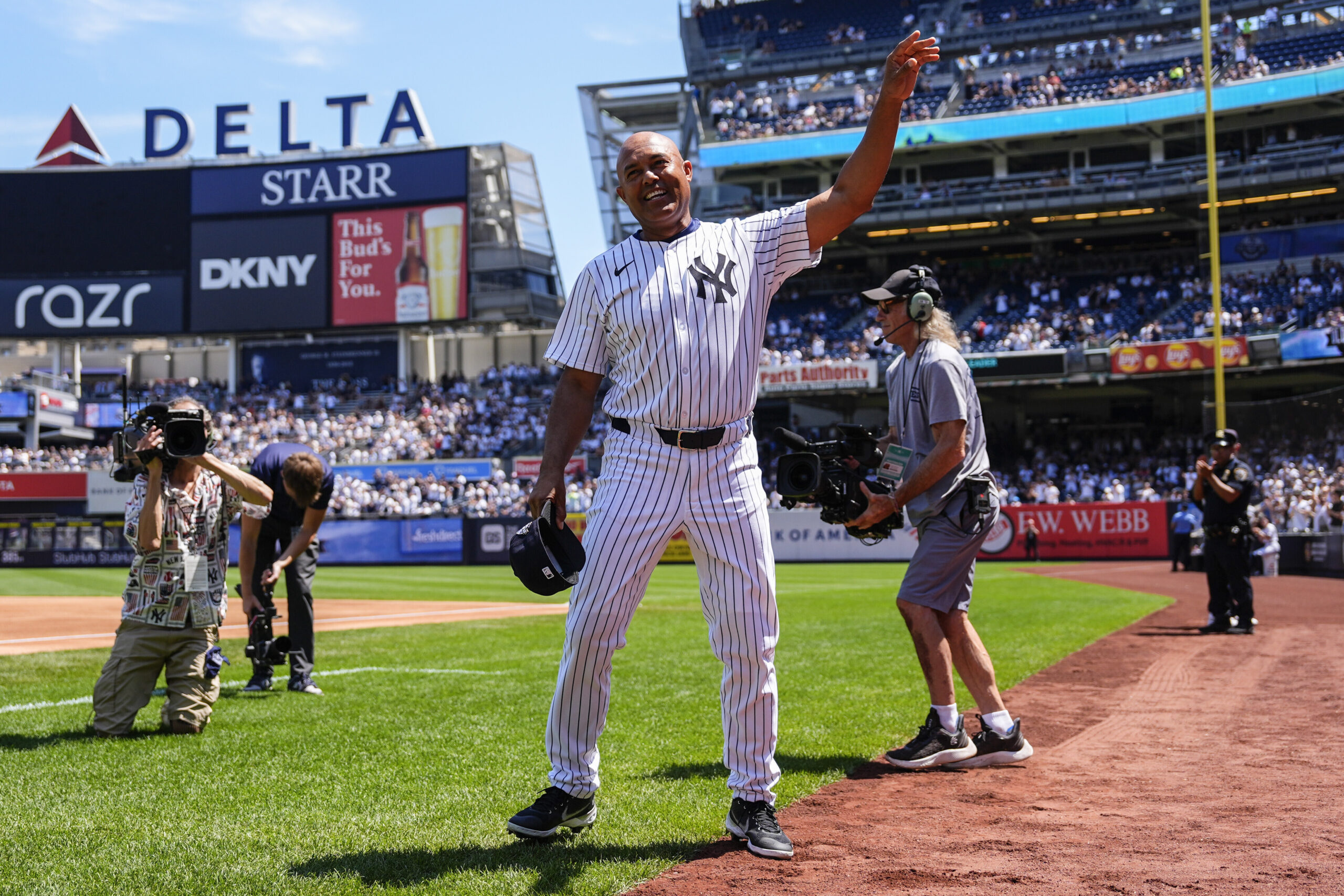 Mariano Rivera injured his Achilles throughout Yankees’ Previous-Timers Sport, in line with Roger Clemens
