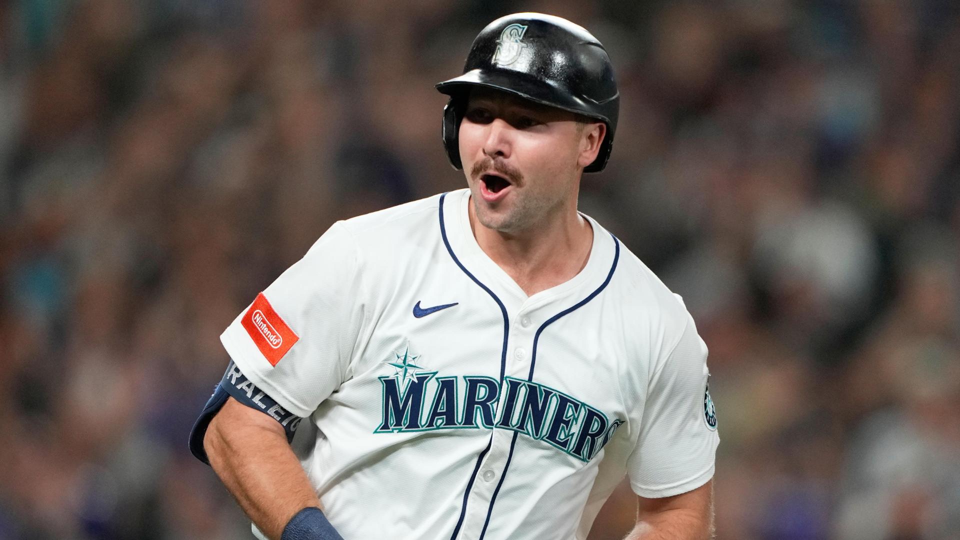 Raleigh hits Nos. 59, 60 as M’s clinch AL West