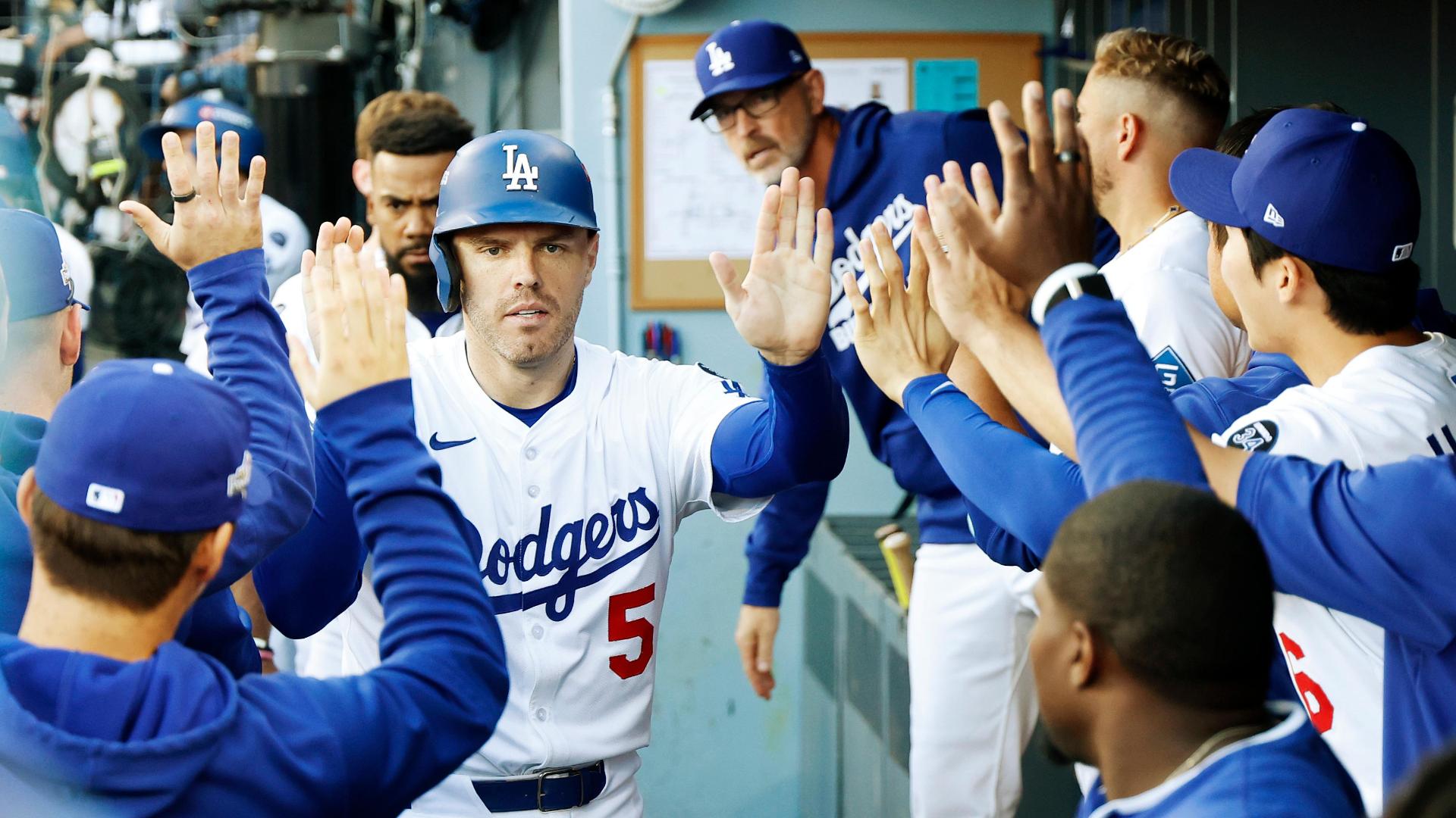 Dodgers roll in G3, close to repeat World Sequence journey