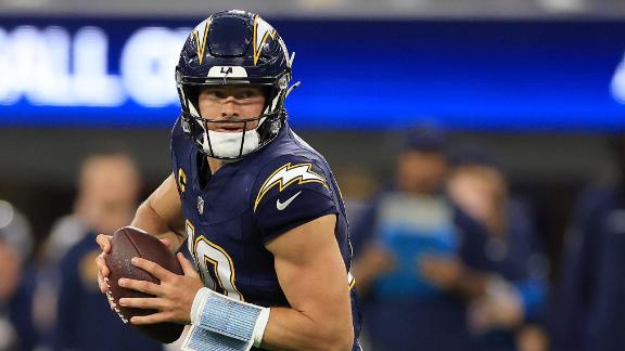 McCarthy nears return as Wentz fights ache in loss