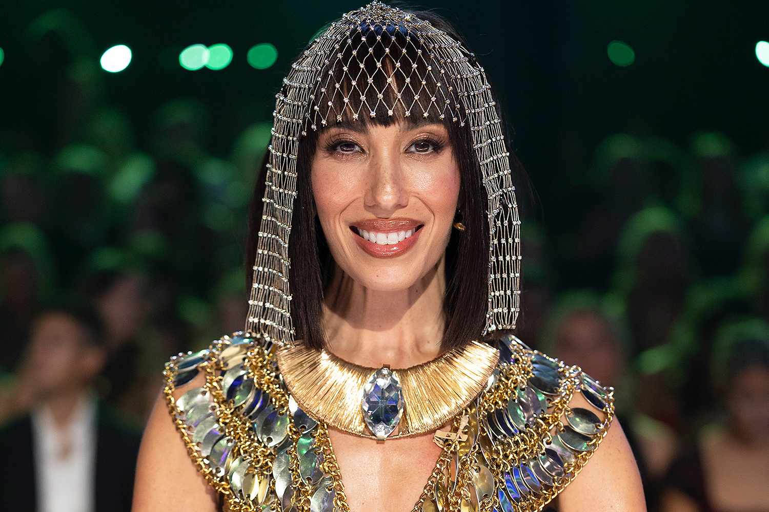 “DWTS” contestant’s stepmom takes harsh jab at visitor choose Cheryl Burke’s takes care of controversial rating