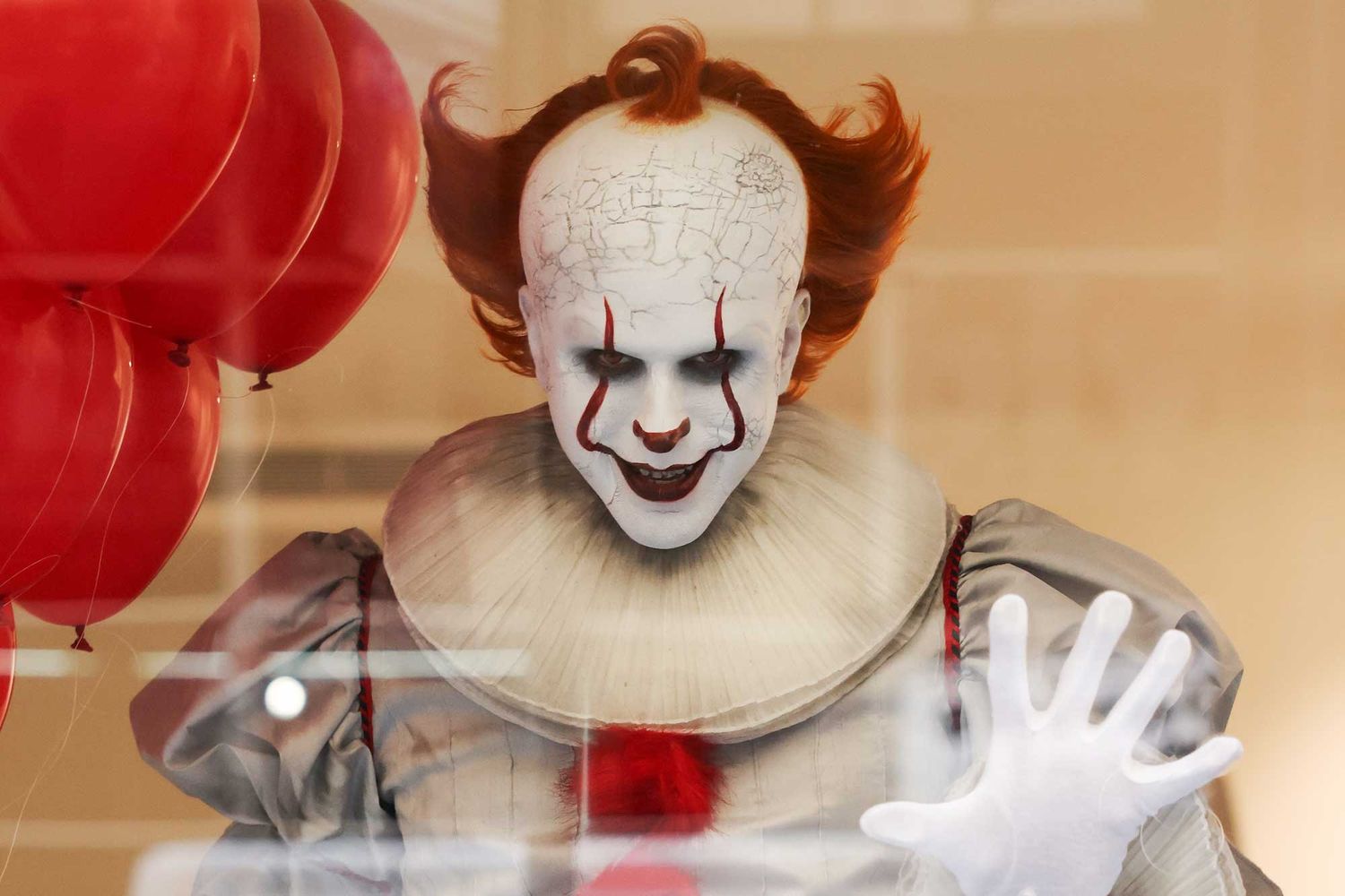 Pennywise pops up in cities worldwide to scare the crap out of everybody — and it isn’t for Halloween