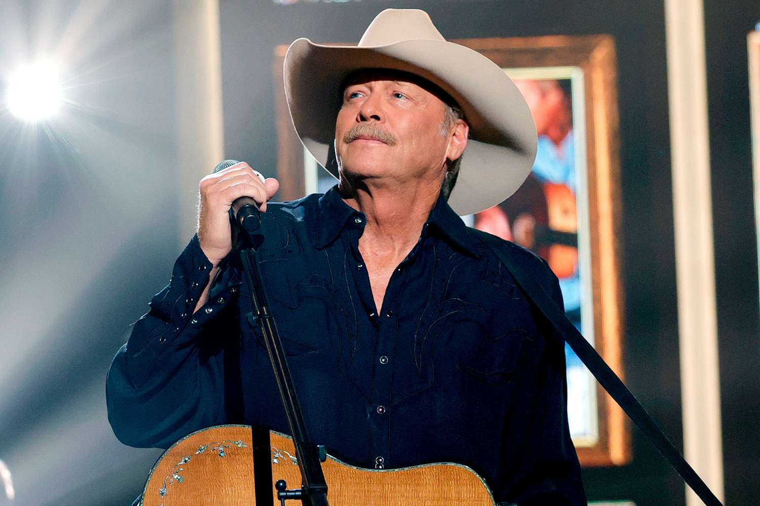 Alan Jackson declares his final live performance, as nation star battles CMT illness