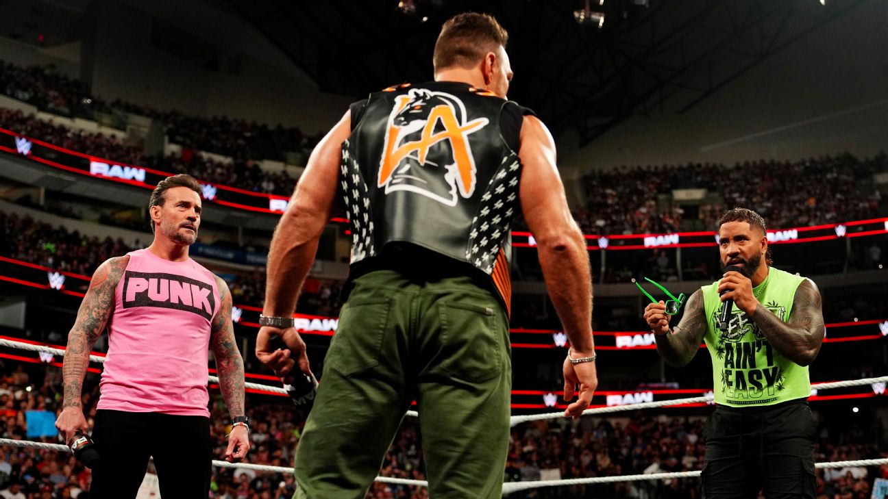 Everybody out of the blue needs to be World Heavyweight Champion