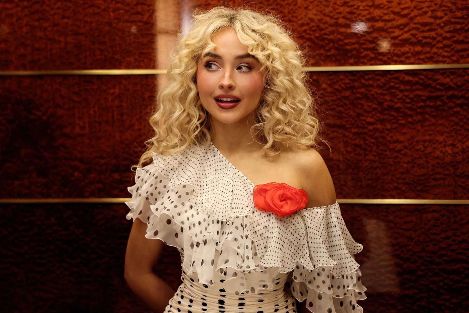 “Saturday Evening Reside” recap: Sabrina Carpenter hosts and performs