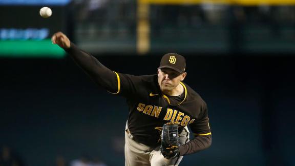 Pads rent ex-reliever Stammen as new supervisor