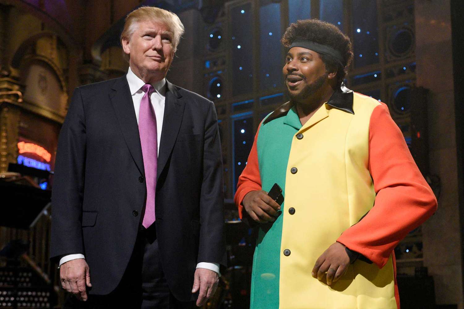 Kenan Thompson opens up about doing “SNL” with Trump whereas hiding a damaged elbow: ‘Ache began setting in’