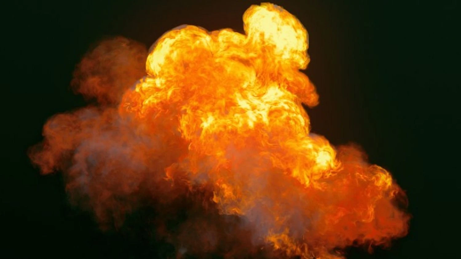 Enemy attacked Zaporizhzhia: residential constructing hit, automobiles and garages on hearth