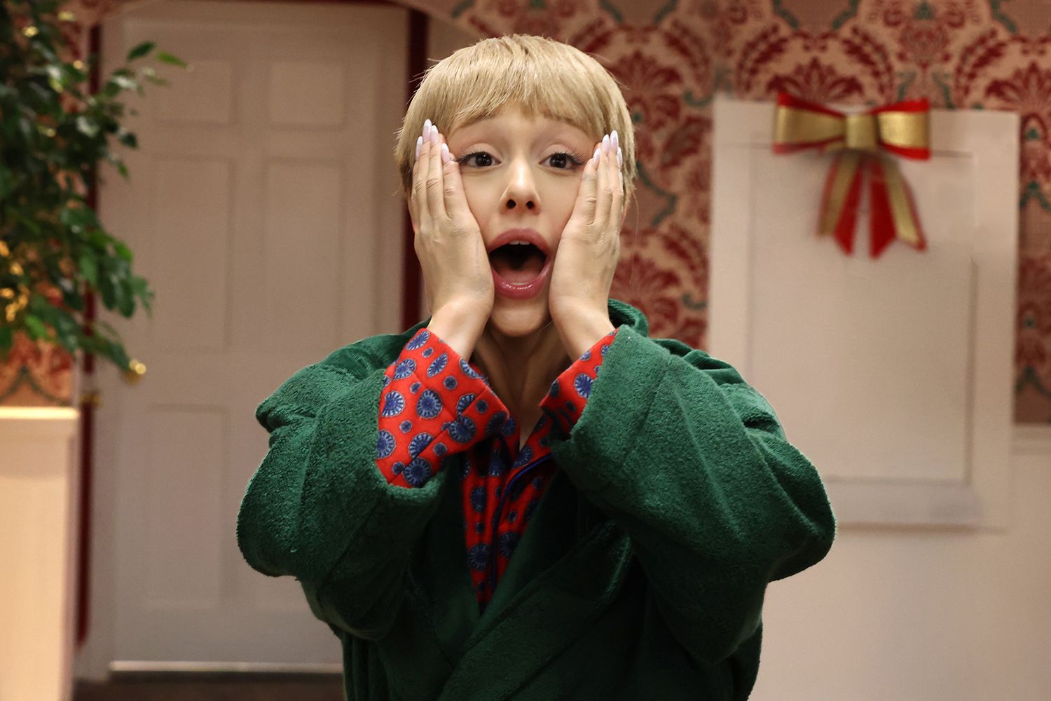 Ariana Grande requested to be drenched in ‘as a lot blood as attainable’ in ultra-violent“ Residence Alone ”sketch on “SNL”